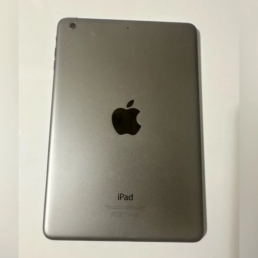 Apple Silver iPad Mini Stunning Display Tablet 2nd Generation 16gb